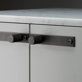 Knurled Furniture Knob Set With Back Plates In Smoked Bronze