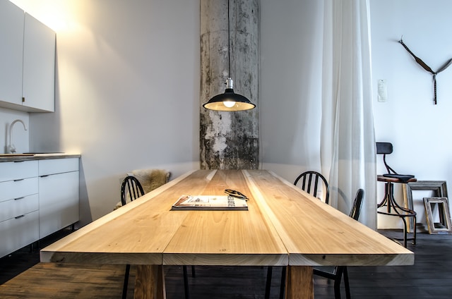 A photo of a pendant light above a dining room table