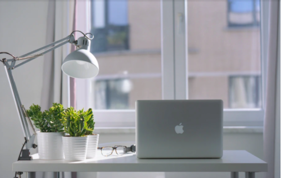 floor lamp in office 